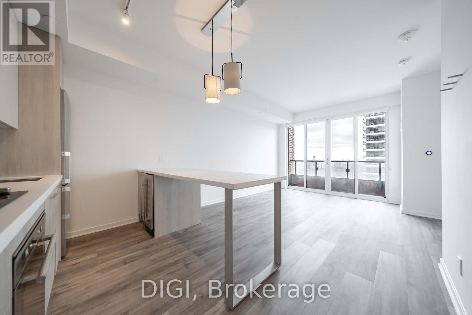 708 - 25 SELBY STREET