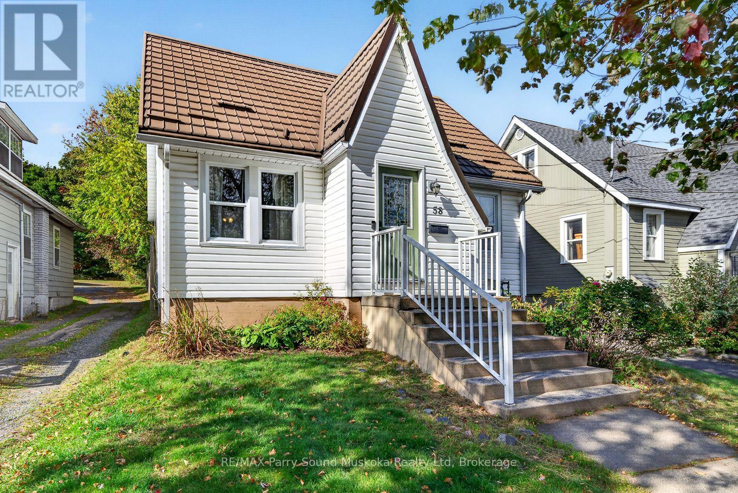 58 William Street, Parry Sound, Ontario  P2A 1V1 - Photo 2 - X13882052