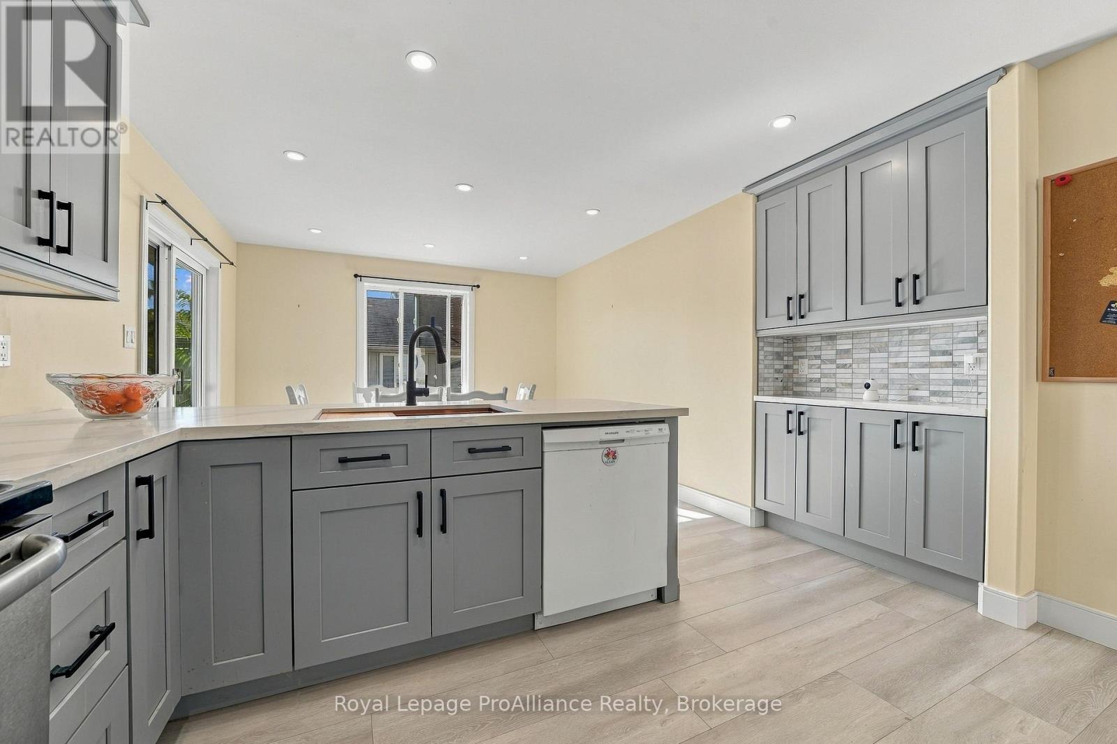 37 Reid Street, Quinte West, Ontario  K8V 5V8 - Photo 10 - X13881910