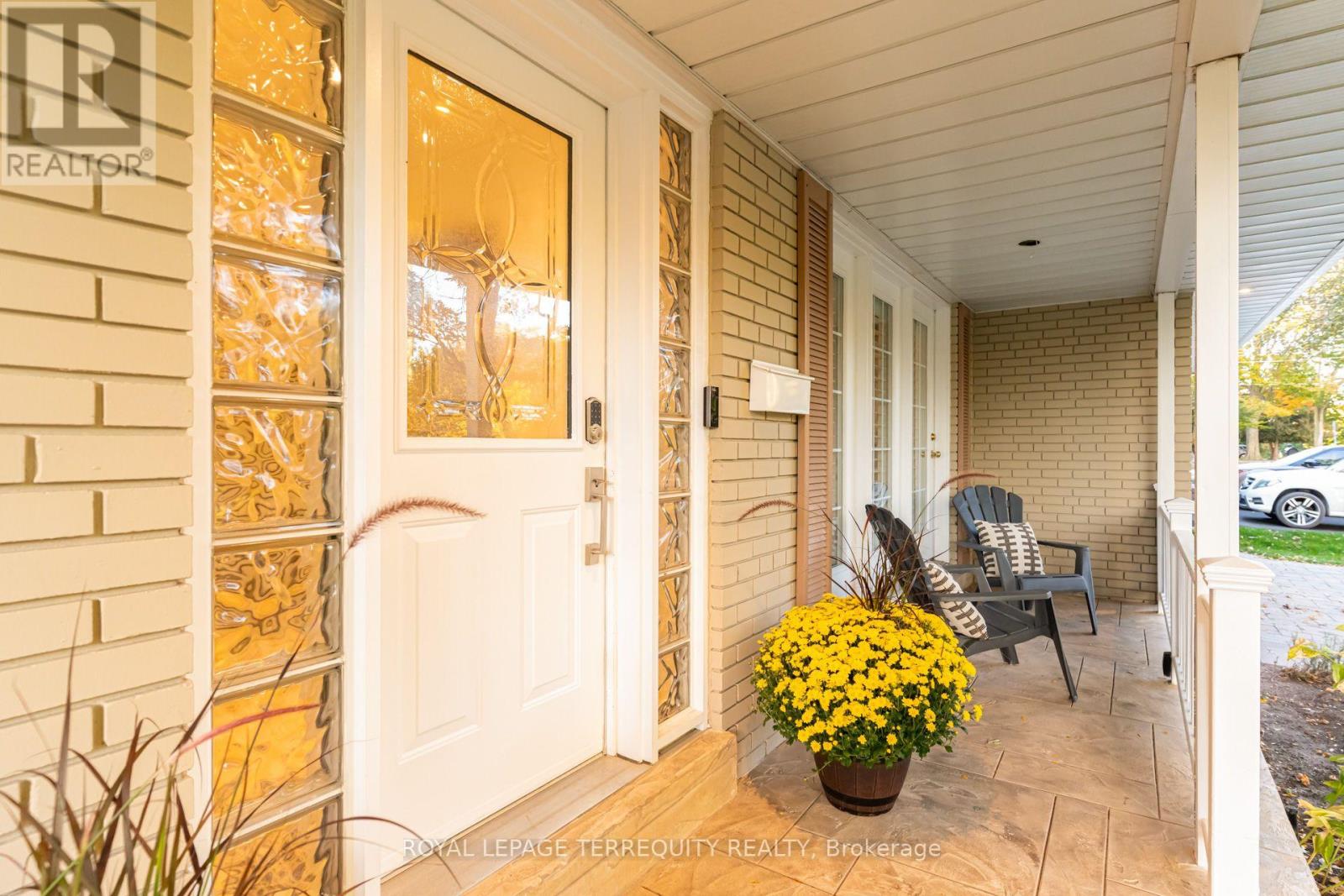 258 Guildwood Parkway, Toronto, Ontario  M1E 1P8 - Photo 2 - E13882070