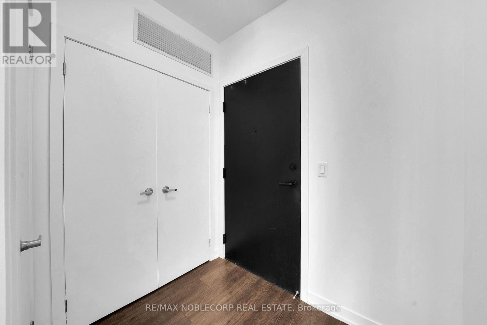 413 - 899 Queen Street, Toronto, Ontario  M4M 0C8 - Photo 8 - E13882172
