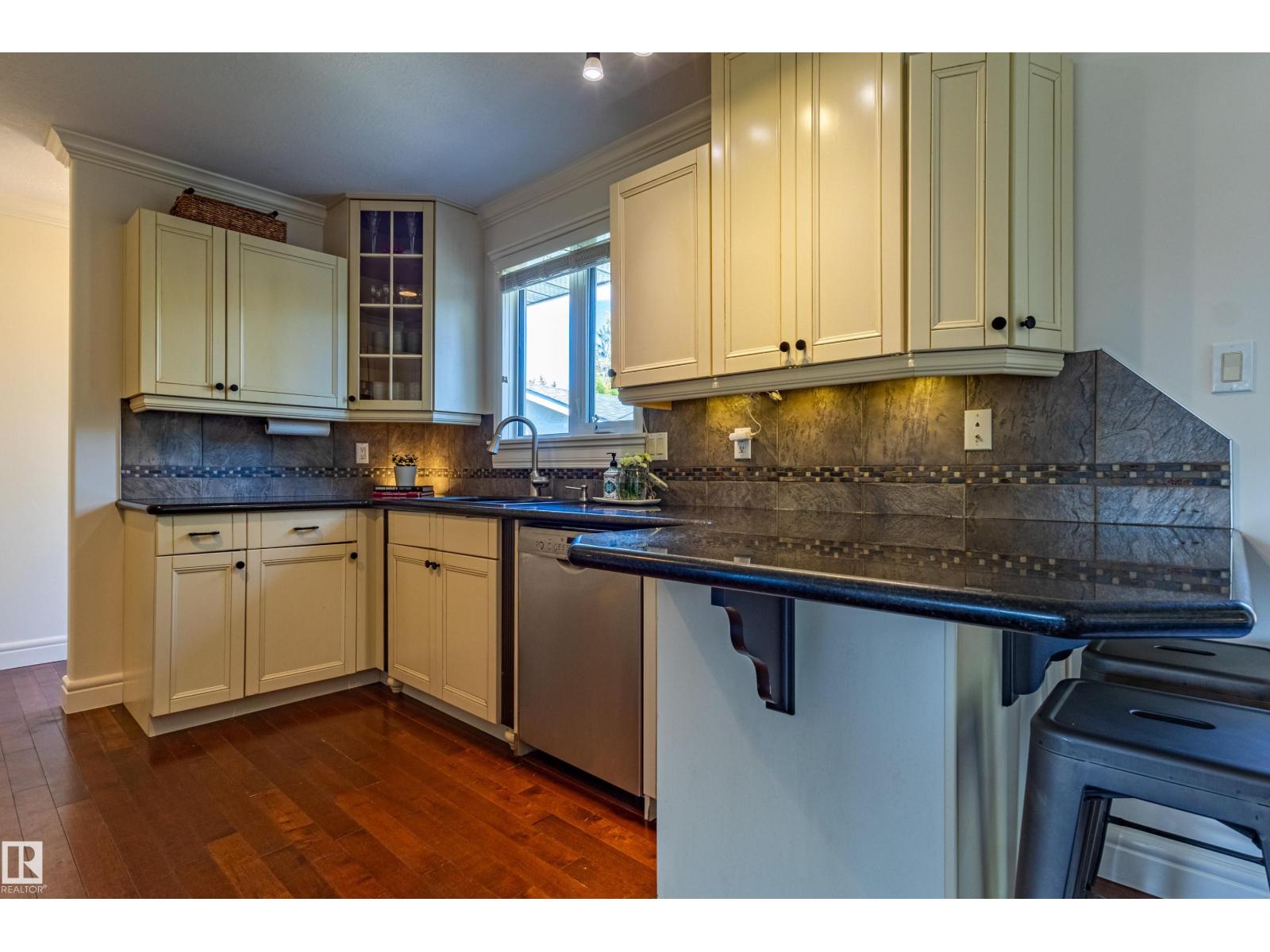 4107 122 ST NW