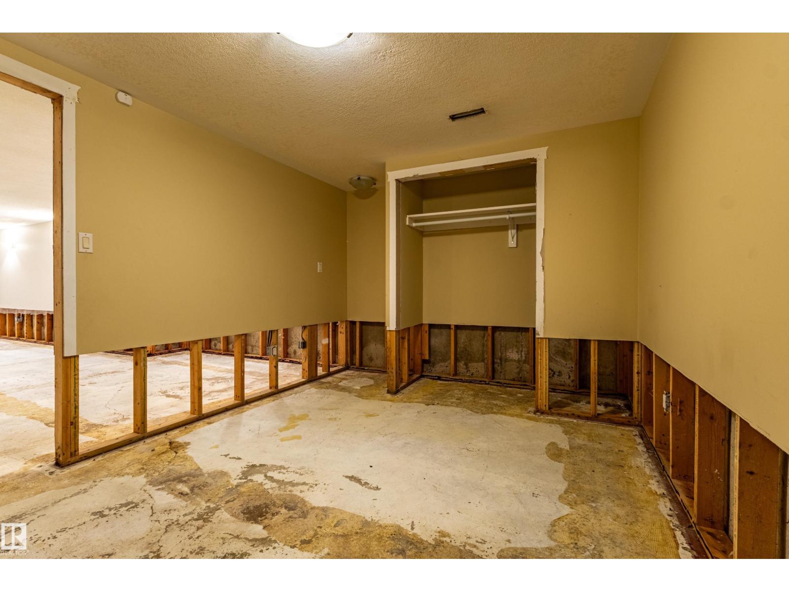 4107 122 ST NW