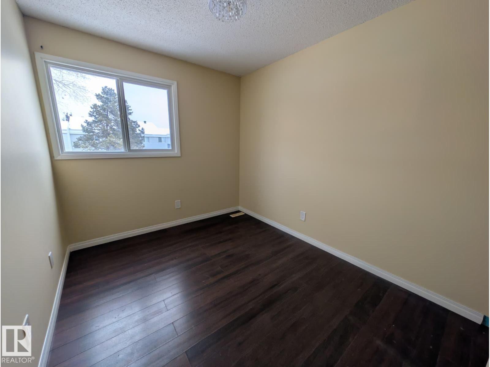 46 Mcleod PL NW