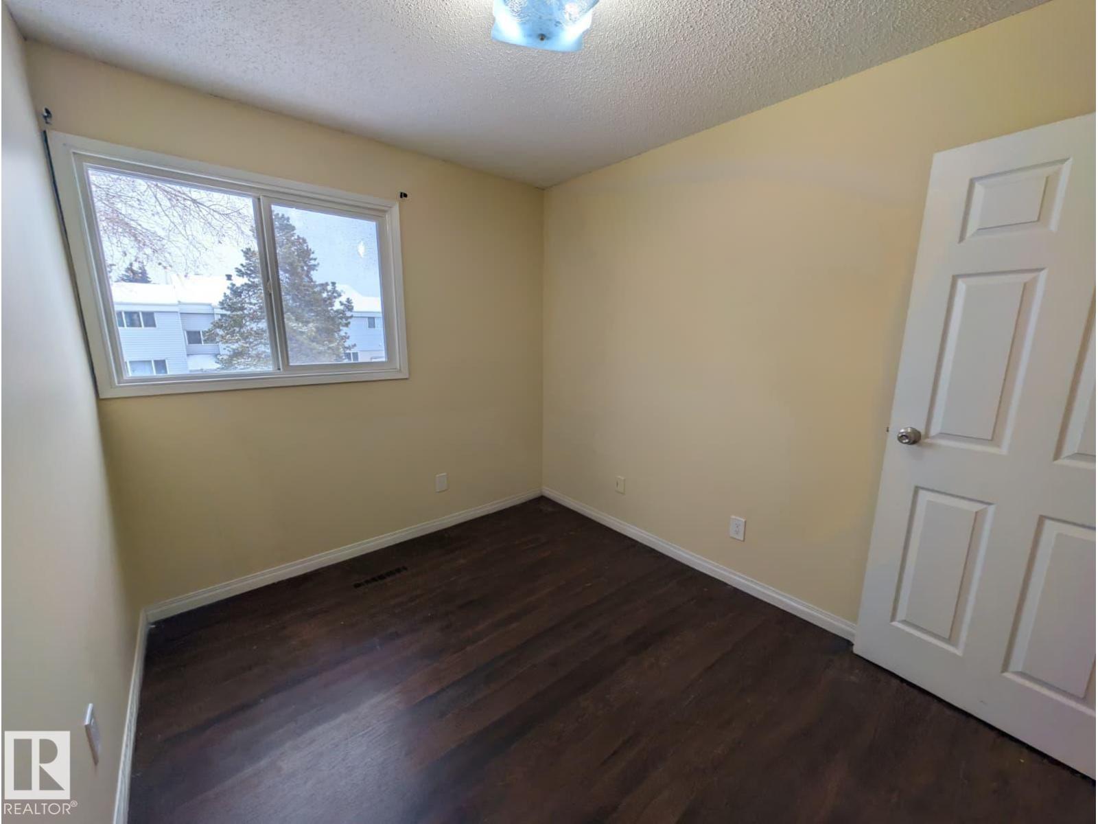 46 Mcleod PL NW