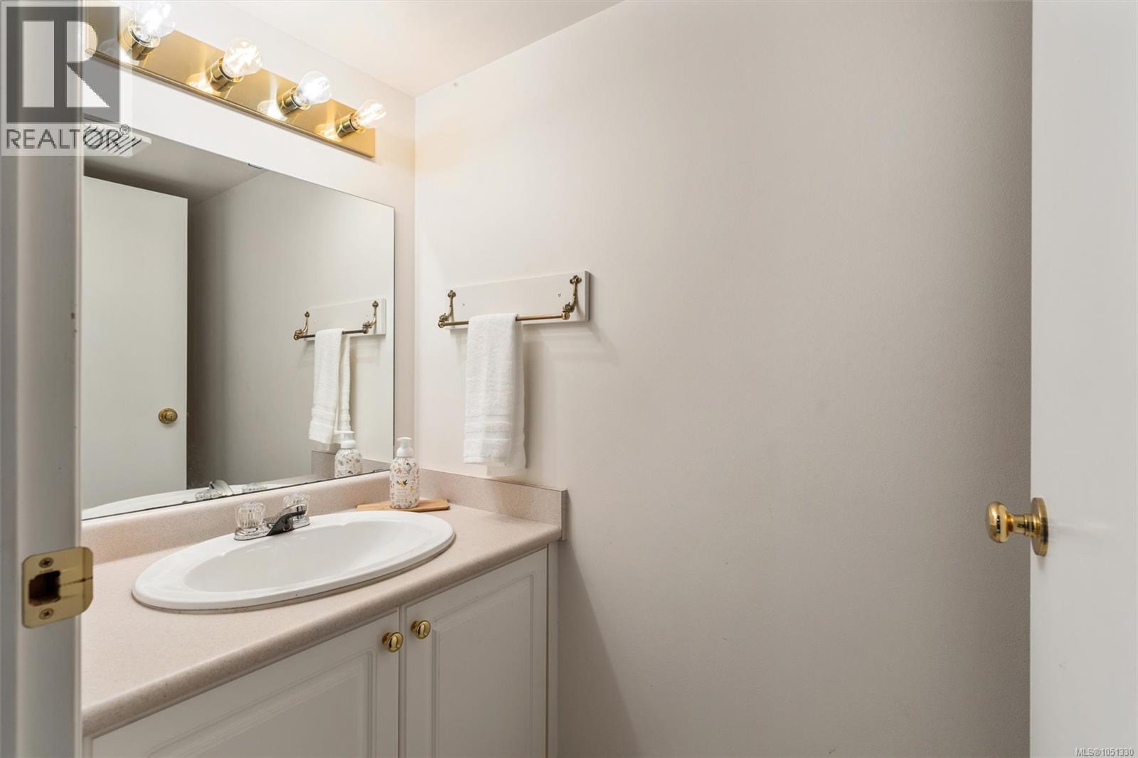 1200 Hampshire Rd, Oak Bay, British Columbia  V8S 4T2 - Photo 26 - 1051330