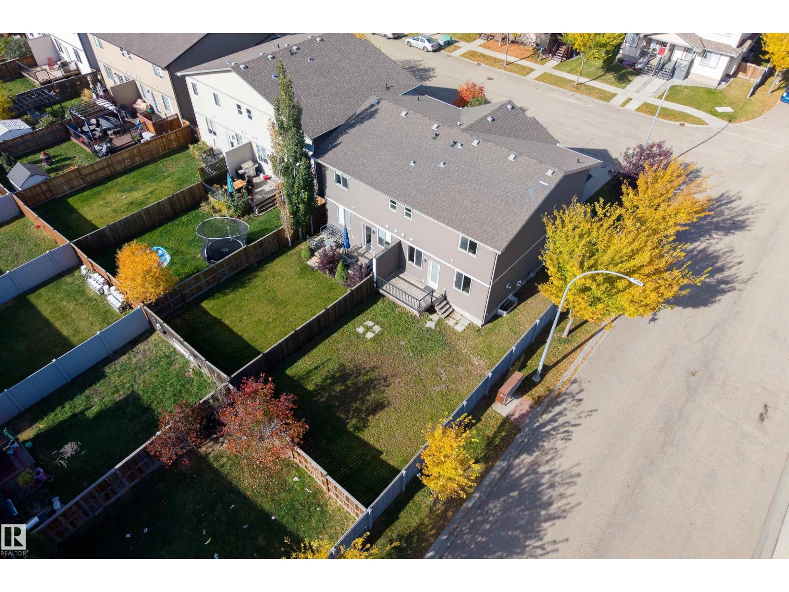 1 ROSEBERRY LN