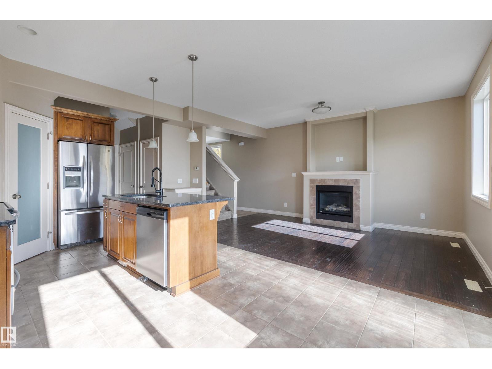 1 ROSEBERRY LN