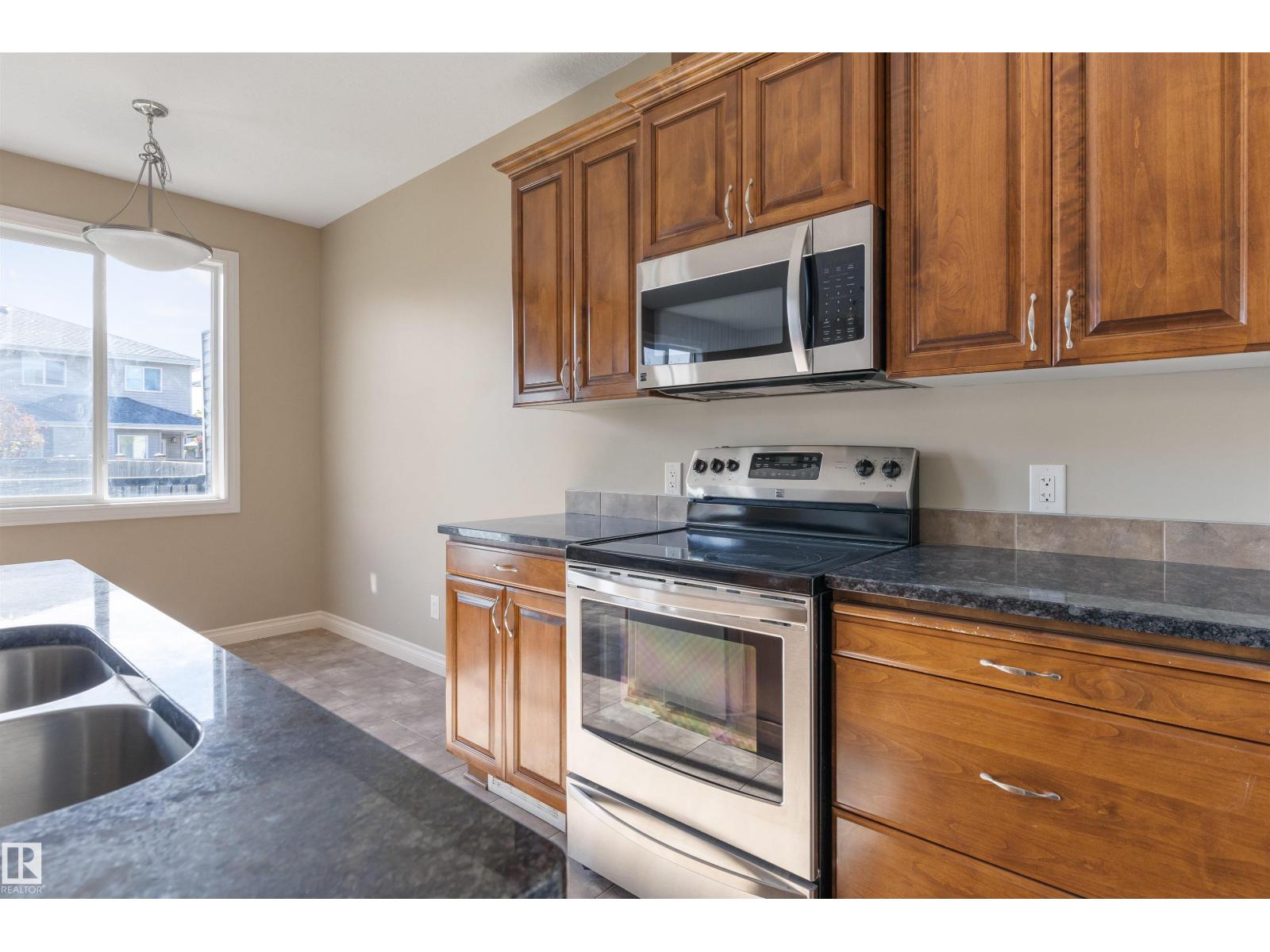 1 ROSEBERRY LN