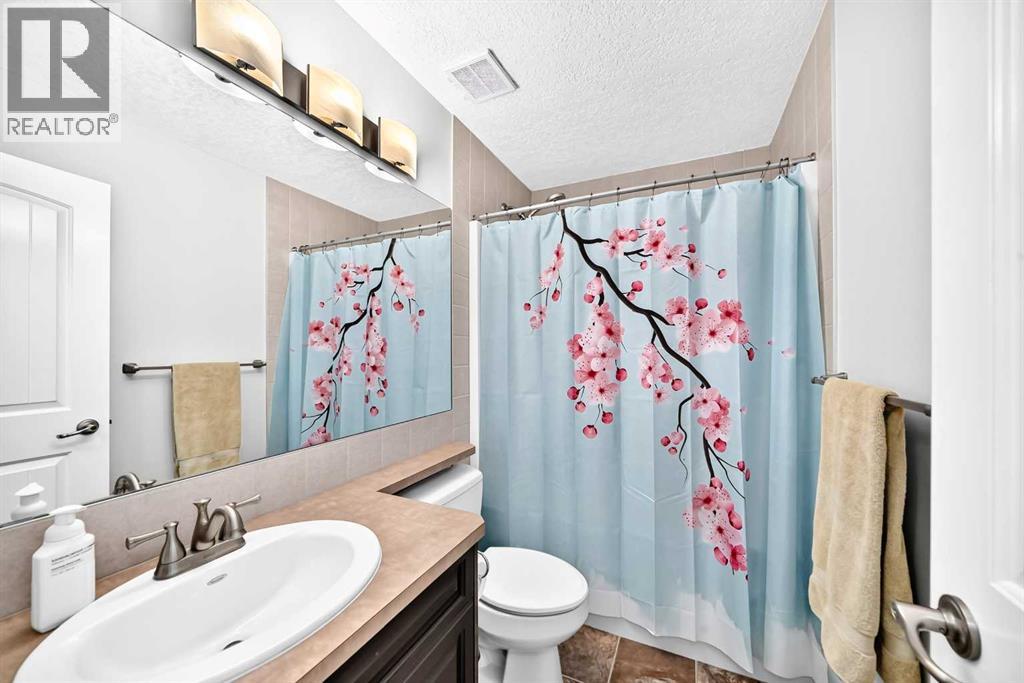 17 Kings Heights Dr  SE, Airdrie, Alberta  T4A 0E6 - Photo 29 - A2346828