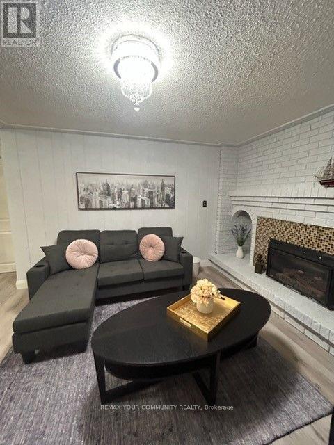 77 Garden Avenue, Richmond Hill, Ontario  L4C 6L6 - Photo 2 - N13882130