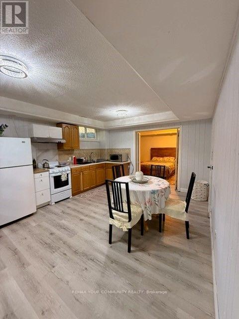 77 Garden Avenue, Richmond Hill, Ontario  L4C 6L6 - Photo 4 - N13882130