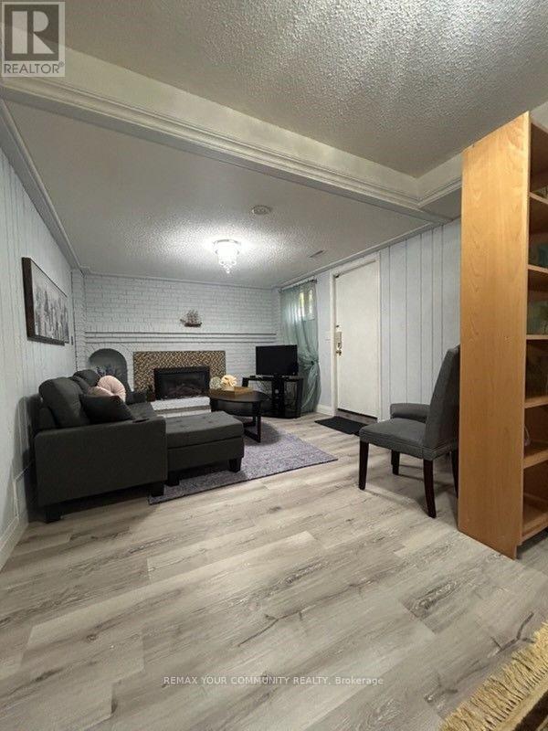 77 Garden Avenue, Richmond Hill, Ontario  L4C 6L6 - Photo 5 - N13882130