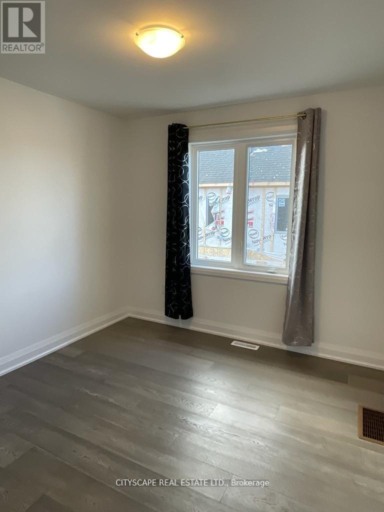 15 Barnyard Trail, Barrie, Ontario  L9J 0Y1 - Photo 11 - S13881960