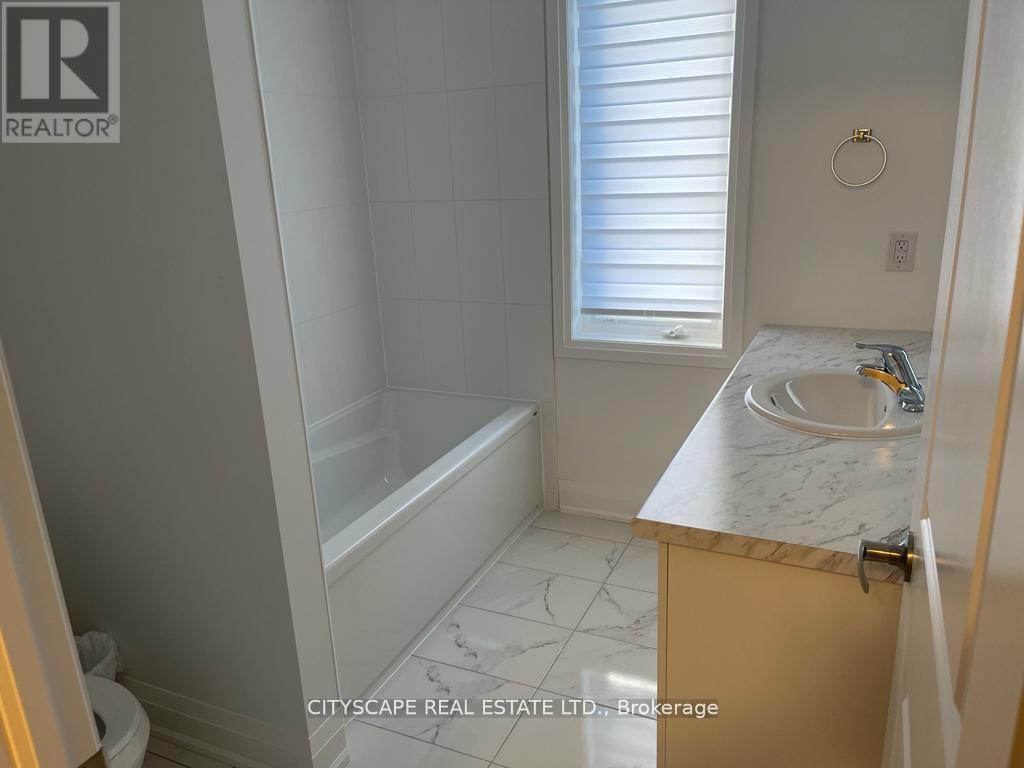 15 Barnyard Trail, Barrie, Ontario  L9J 0Y1 - Photo 18 - S13881960