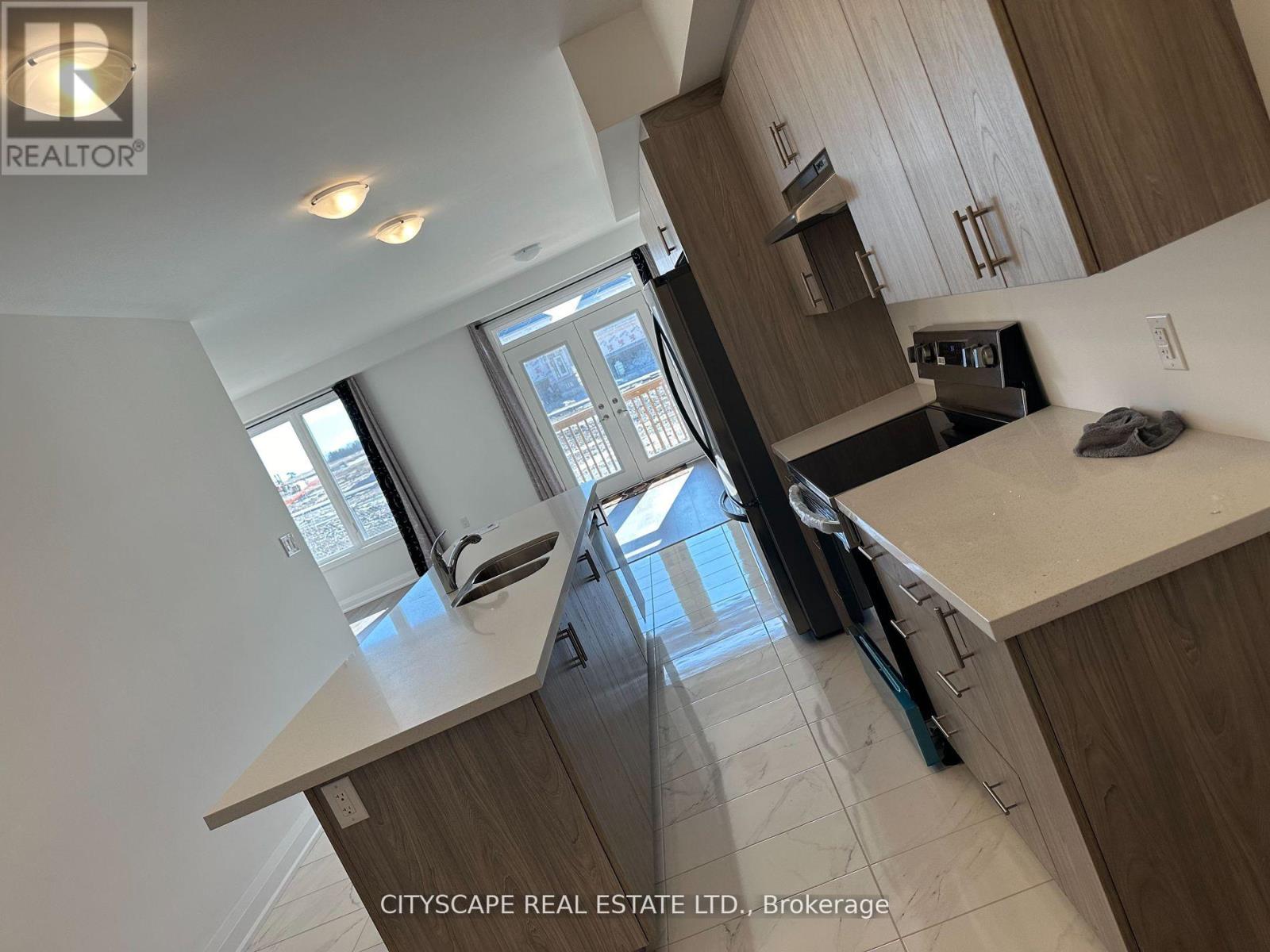 15 Barnyard Trail, Barrie, Ontario  L9J 0Y1 - Photo 5 - S13881960