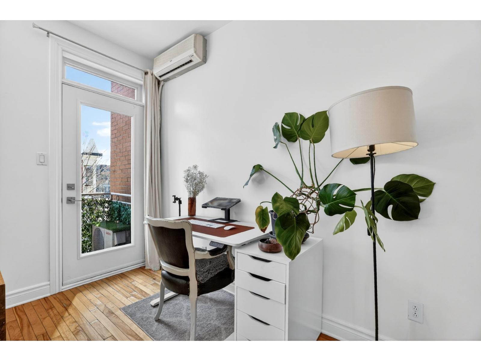 1807 Rue Marie-Anne E.|#102 Montréal (Le Plateau-Mont-Royal) Quebec Canada H2H1M2 4