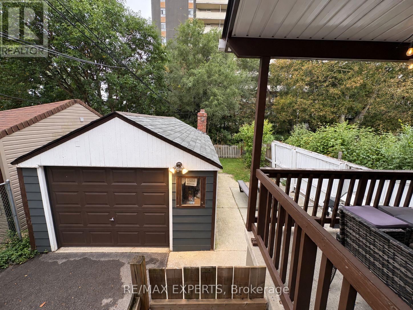 26 Grandville Avenue, Toronto, Ontario  M6N 4T9 - Photo 11 - W13881918