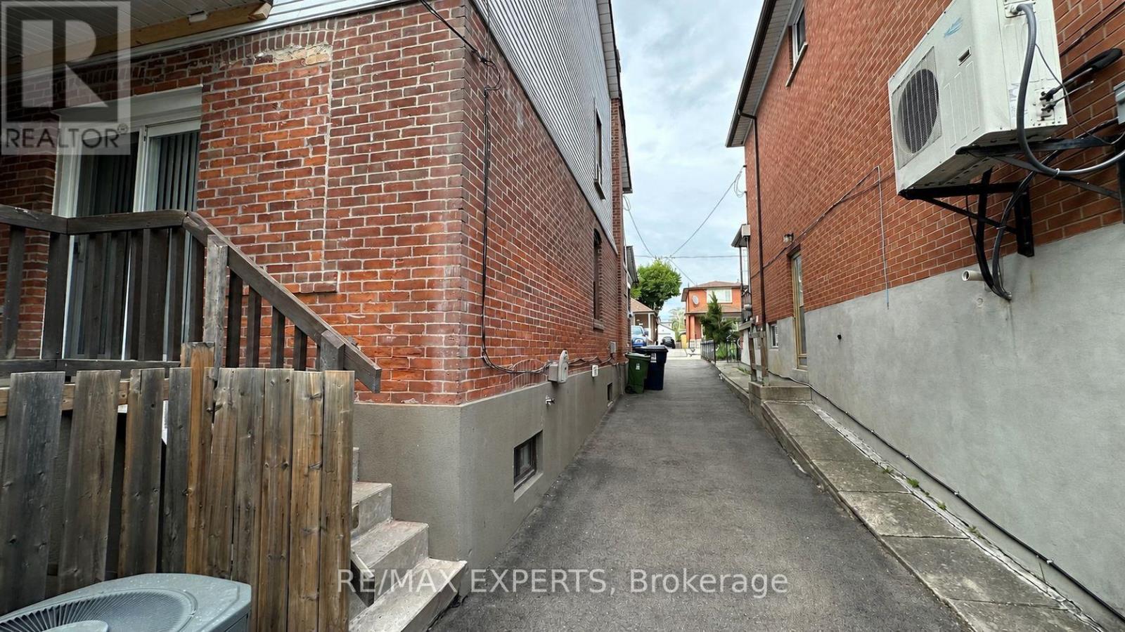 26 Grandville Avenue, Toronto, Ontario  M6N 4T9 - Photo 13 - W13881918