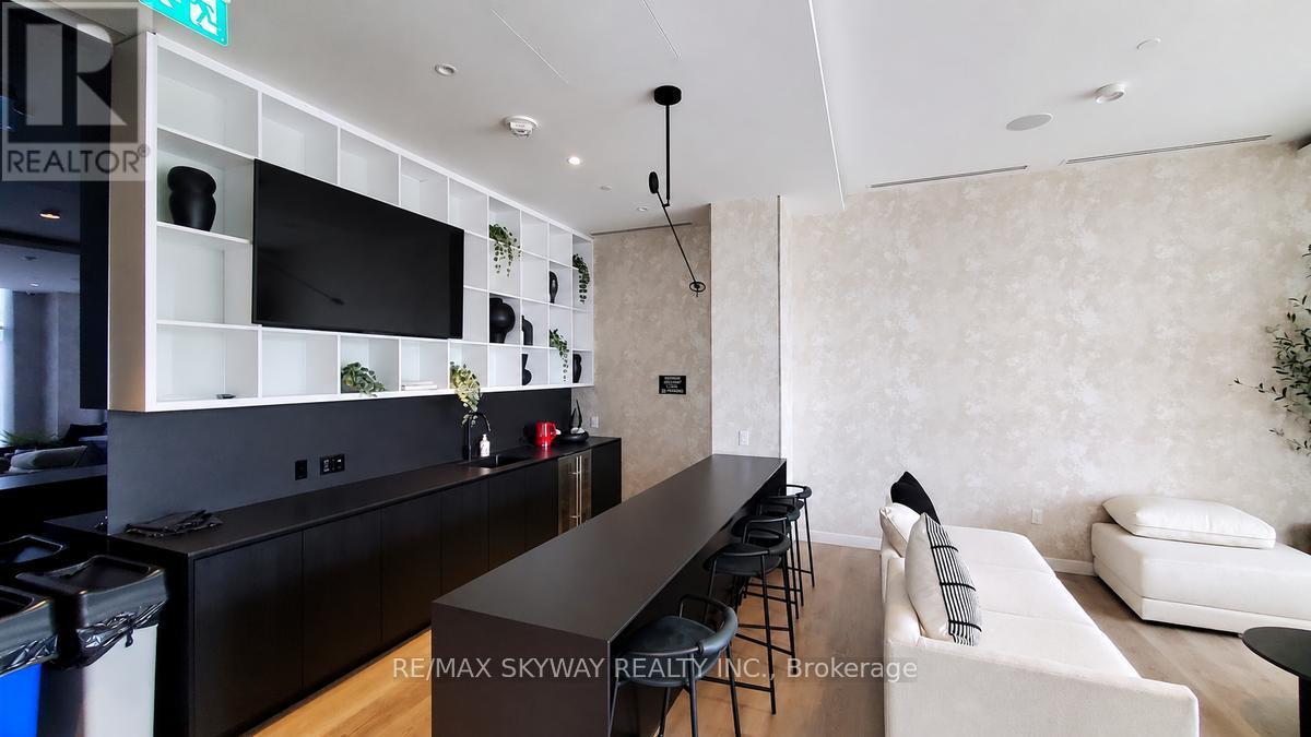 523 - 86 Dundas Street E, Mississauga, Ontario  L5A 0B1 - Photo 3 - W13882060