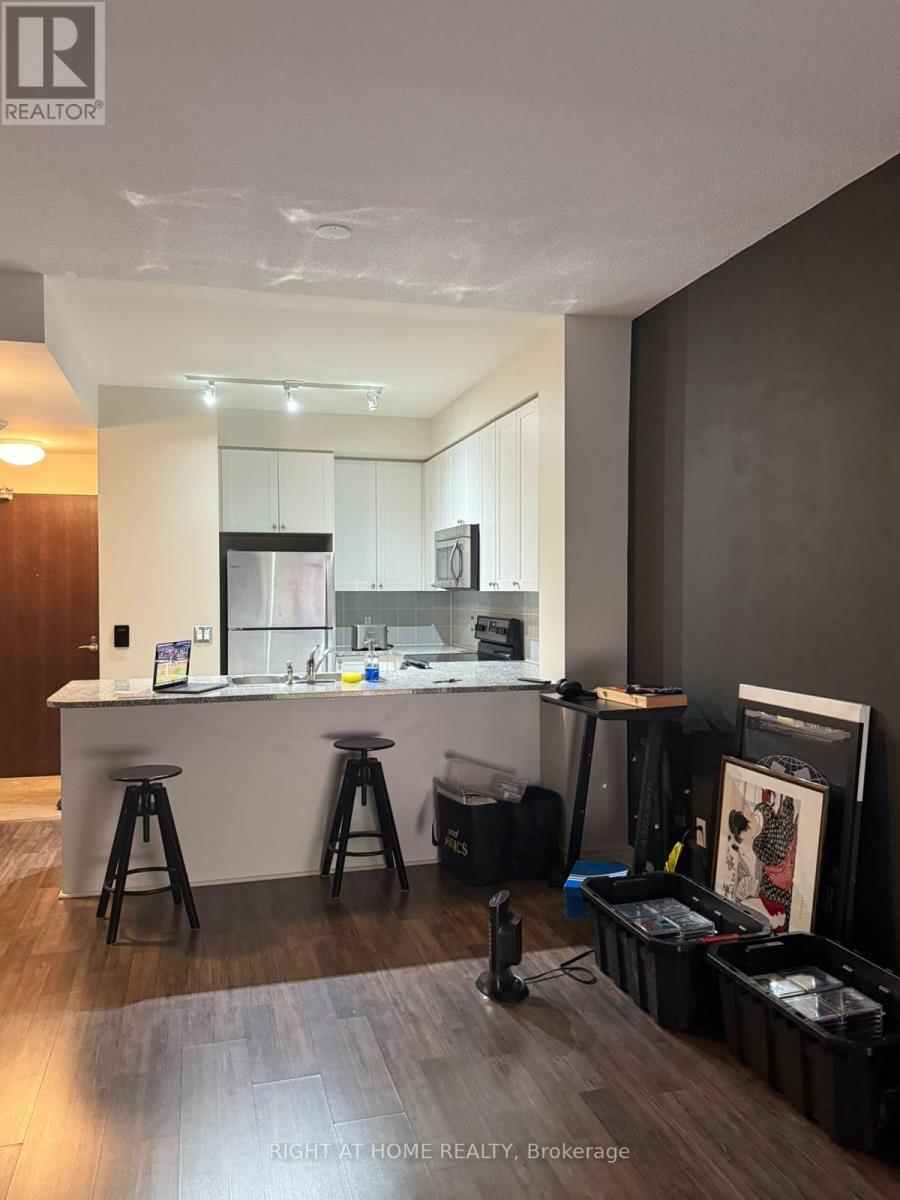 2318 - 339 Rathburn Road W, Mississauga, Ontario  L5B 0K6 - Photo 3 - W13882156
