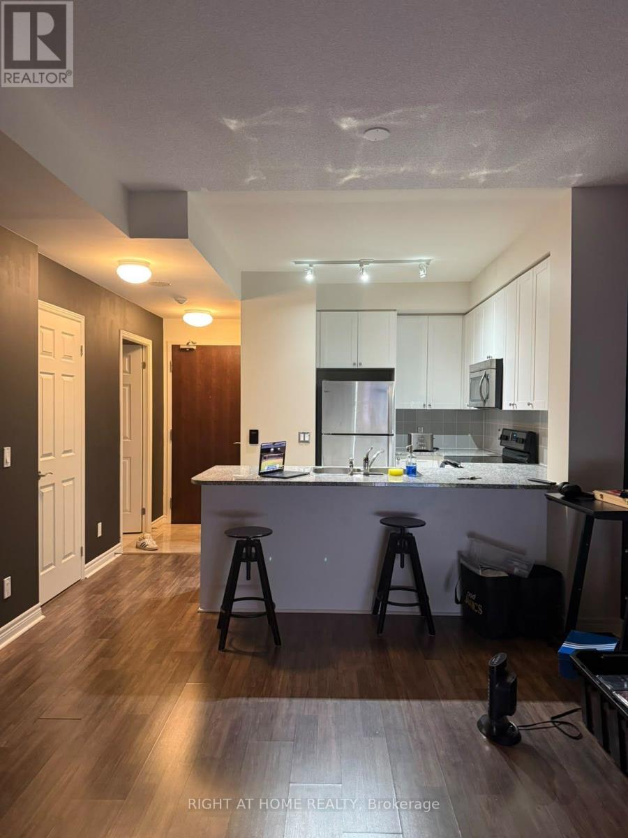 2318 - 339 Rathburn Road W, Mississauga, Ontario  L5B 0K6 - Photo 6 - W13882156
