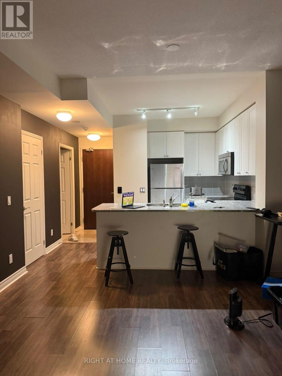 2318 - 339 Rathburn Road W, Mississauga, Ontario  L5B 0K6 - Photo 7 - W13882156