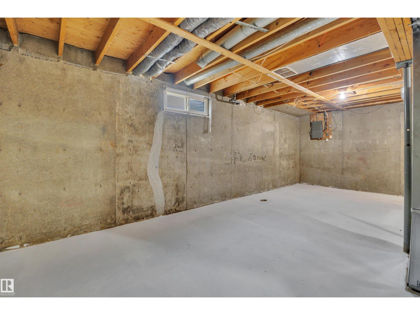 #8 14130 80 ST NW