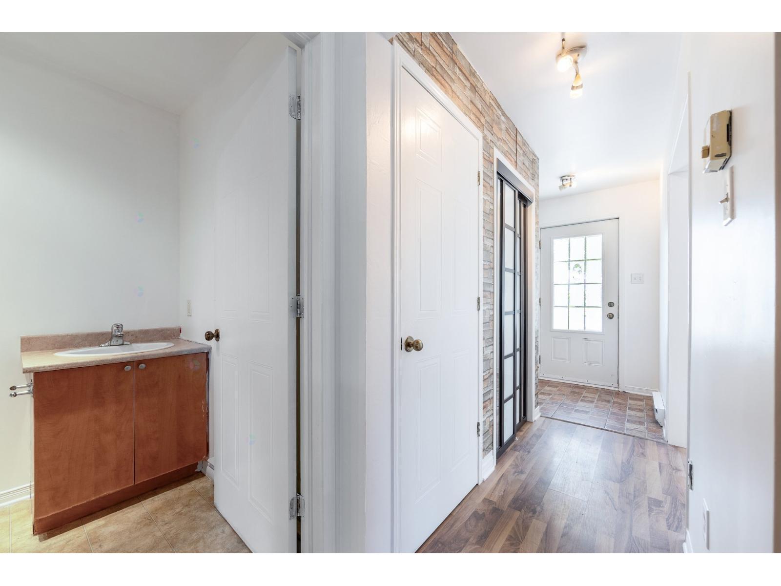 111 Rue des Tilleuls Vaudreuil-Dorion Quebec Canada J7V0E5 5