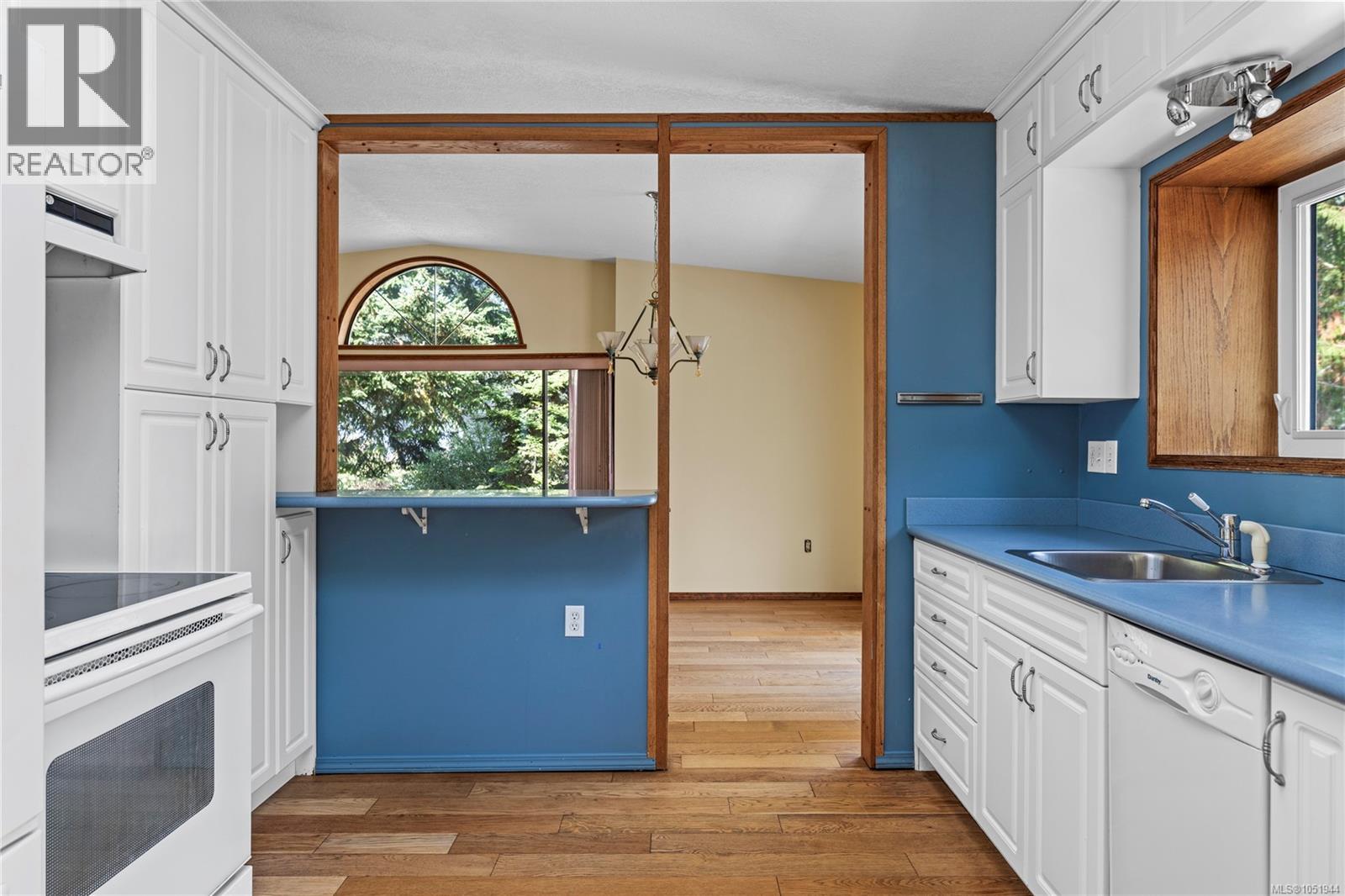 443 Hoylake Rd W