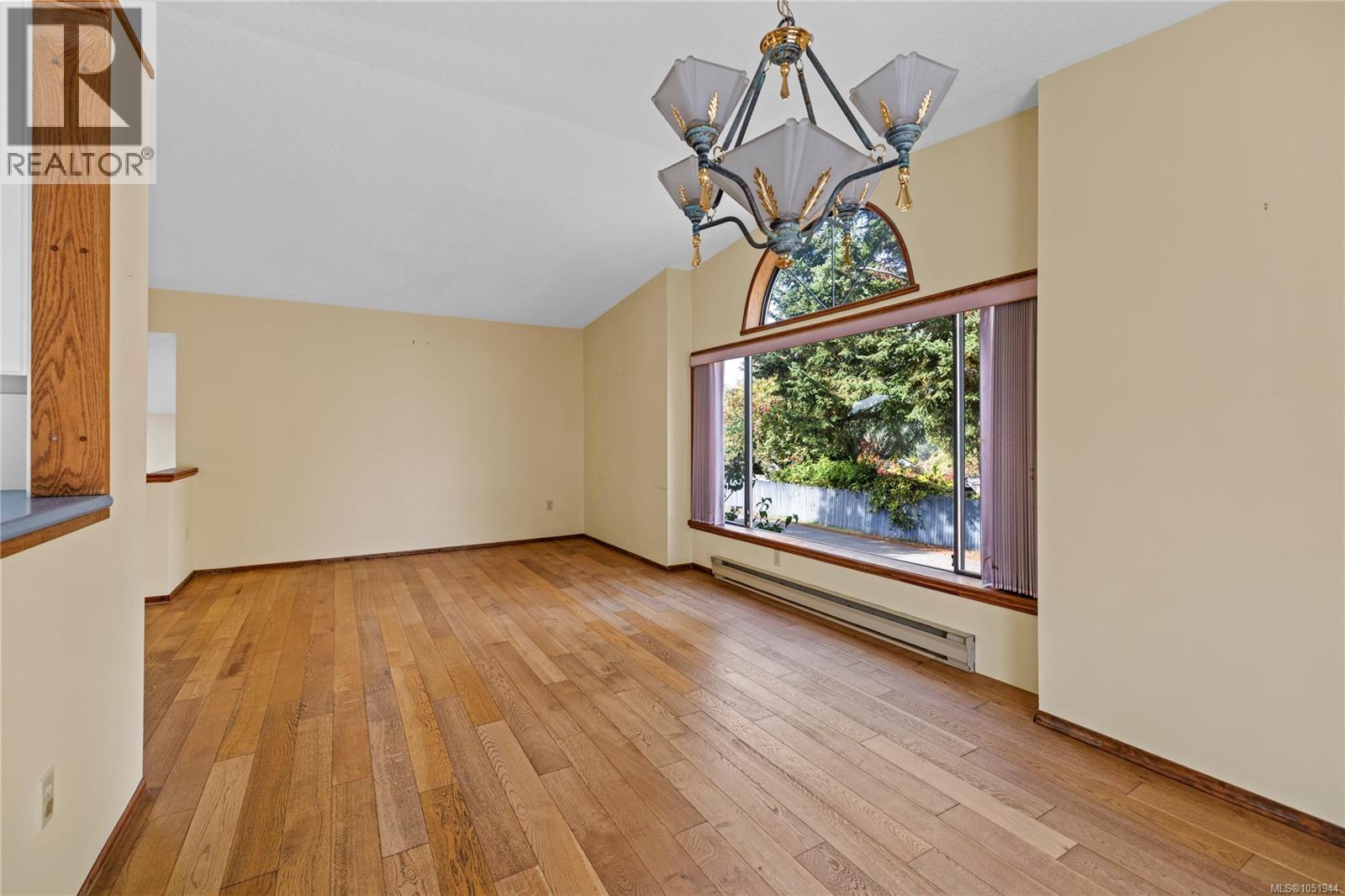 443 Hoylake Rd W