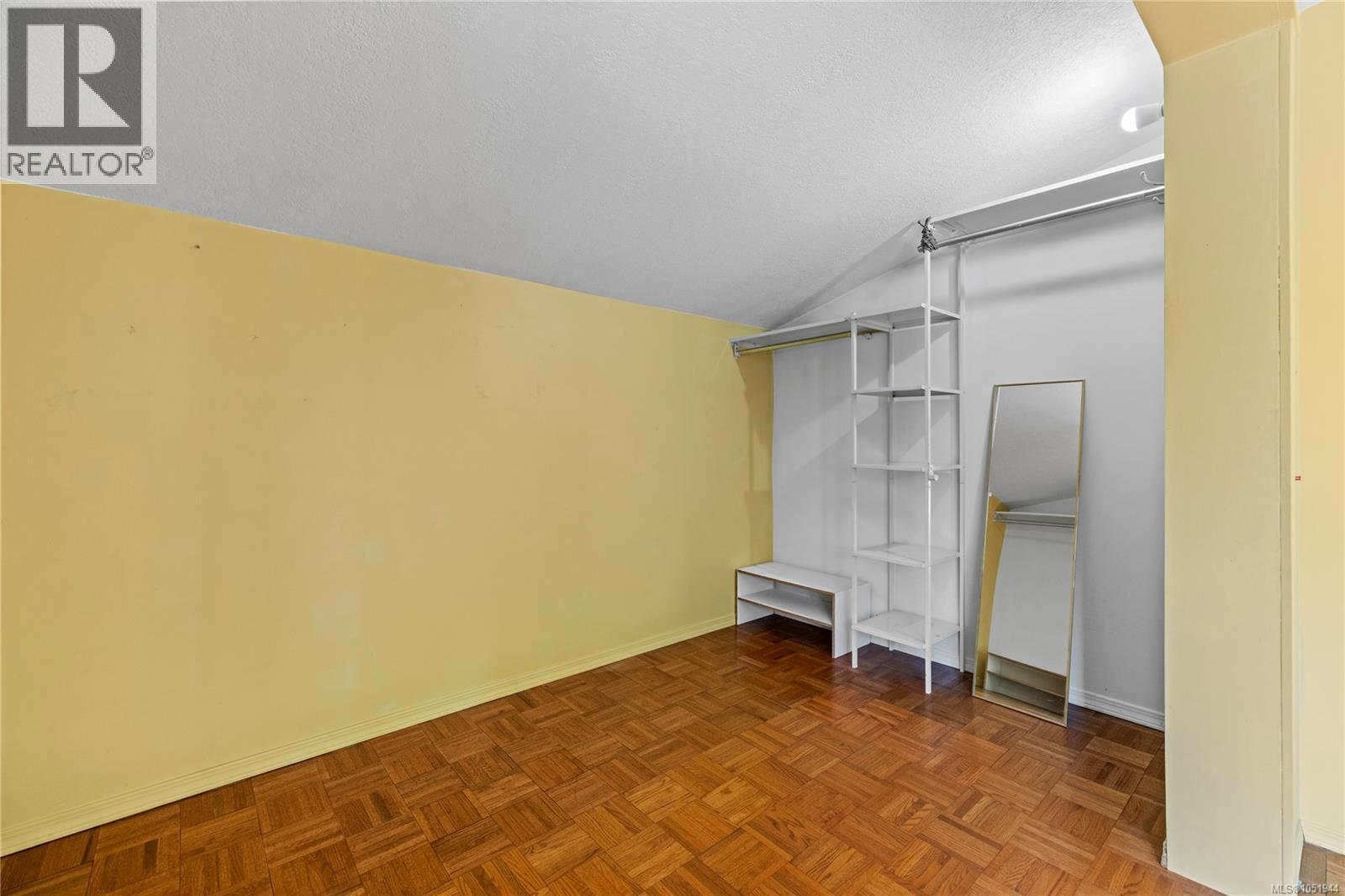 443 Hoylake Rd W