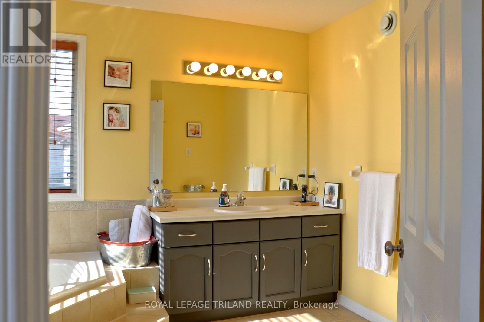 921 Sprucewood Drive, London North, Ontario  N5X 4L8 - Photo 5 - X13882240