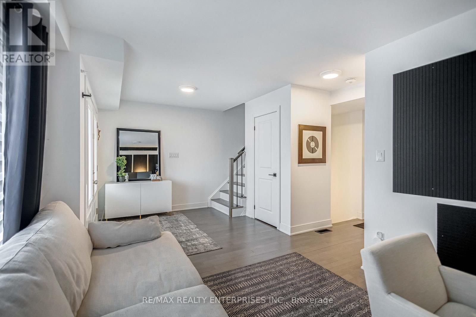 2497 LITTLEFIELD CRESCENT Oakville (GA Glen Abbey) Ontario Canada L6M5L9 5