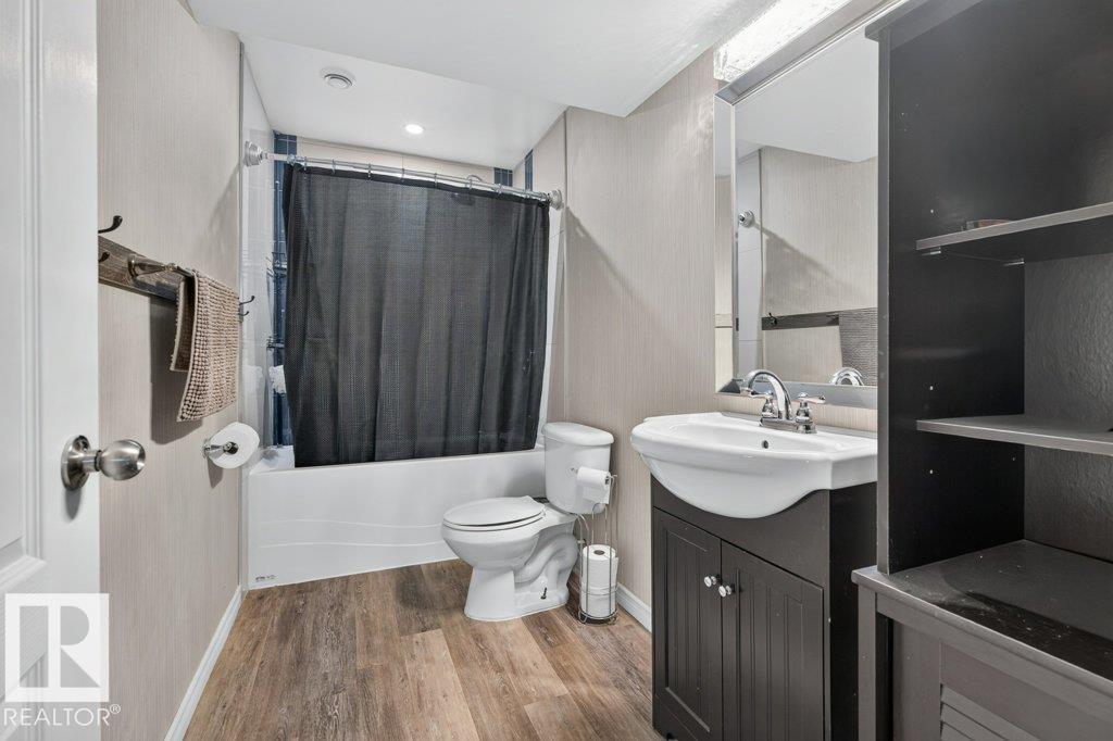 31 Douglas CR