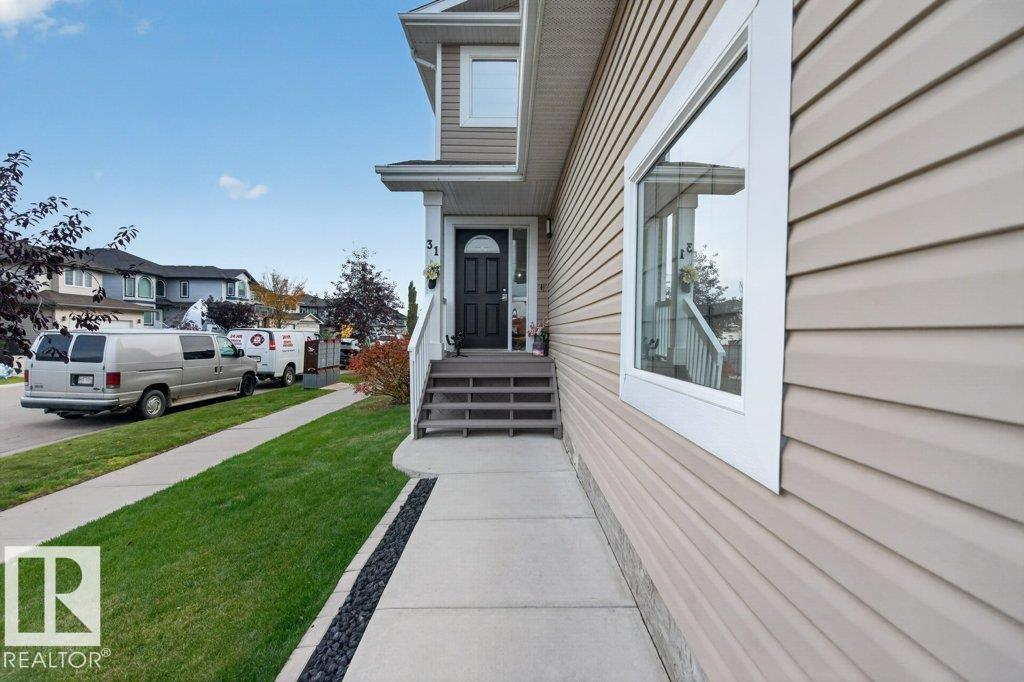 31 Douglas CR