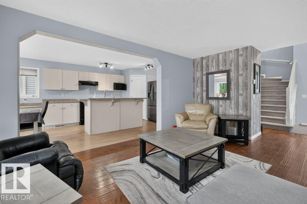 31 Douglas CR
