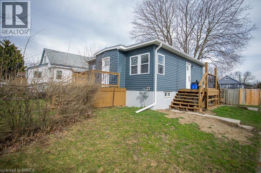 20 Park Avenue E, Brantford, Ontario  N3S 2Z2 - Photo 2 - 40868502