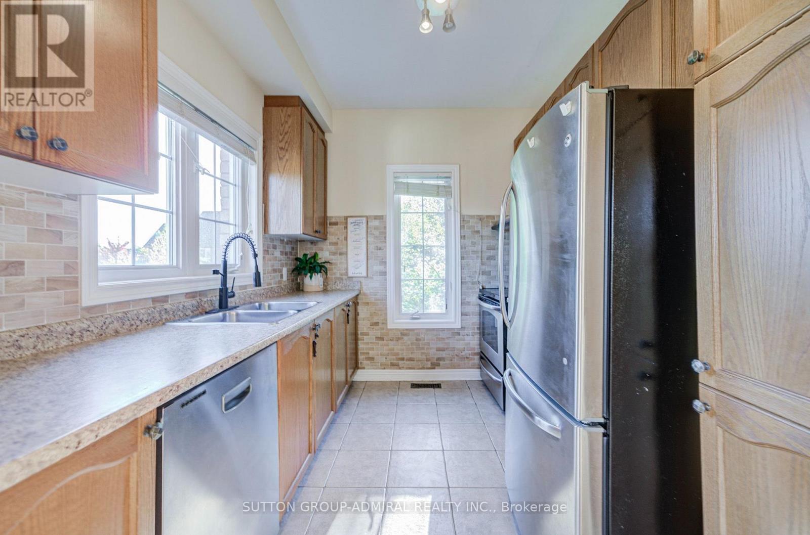 2 - 15 Old Colony Road, Richmond Hill, Ontario  L4E 4L5 - Photo 6 - N13882338