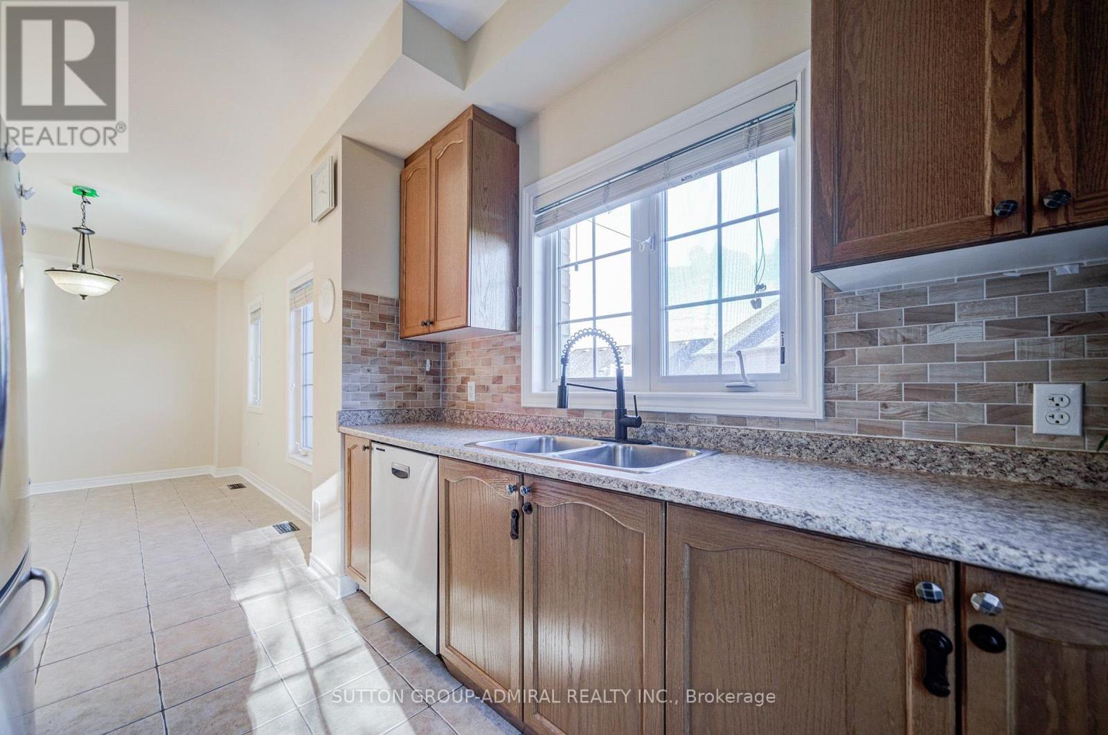 2 - 15 Old Colony Road, Richmond Hill, Ontario  L4E 4L5 - Photo 7 - N13882338