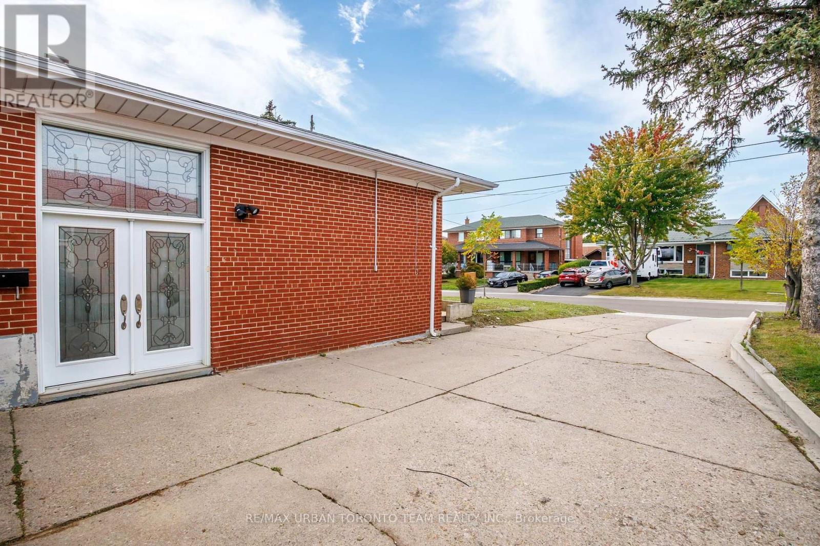 23 Wishart Place, Toronto, Ontario  M3L 1P9 - Photo 42 - W13882192