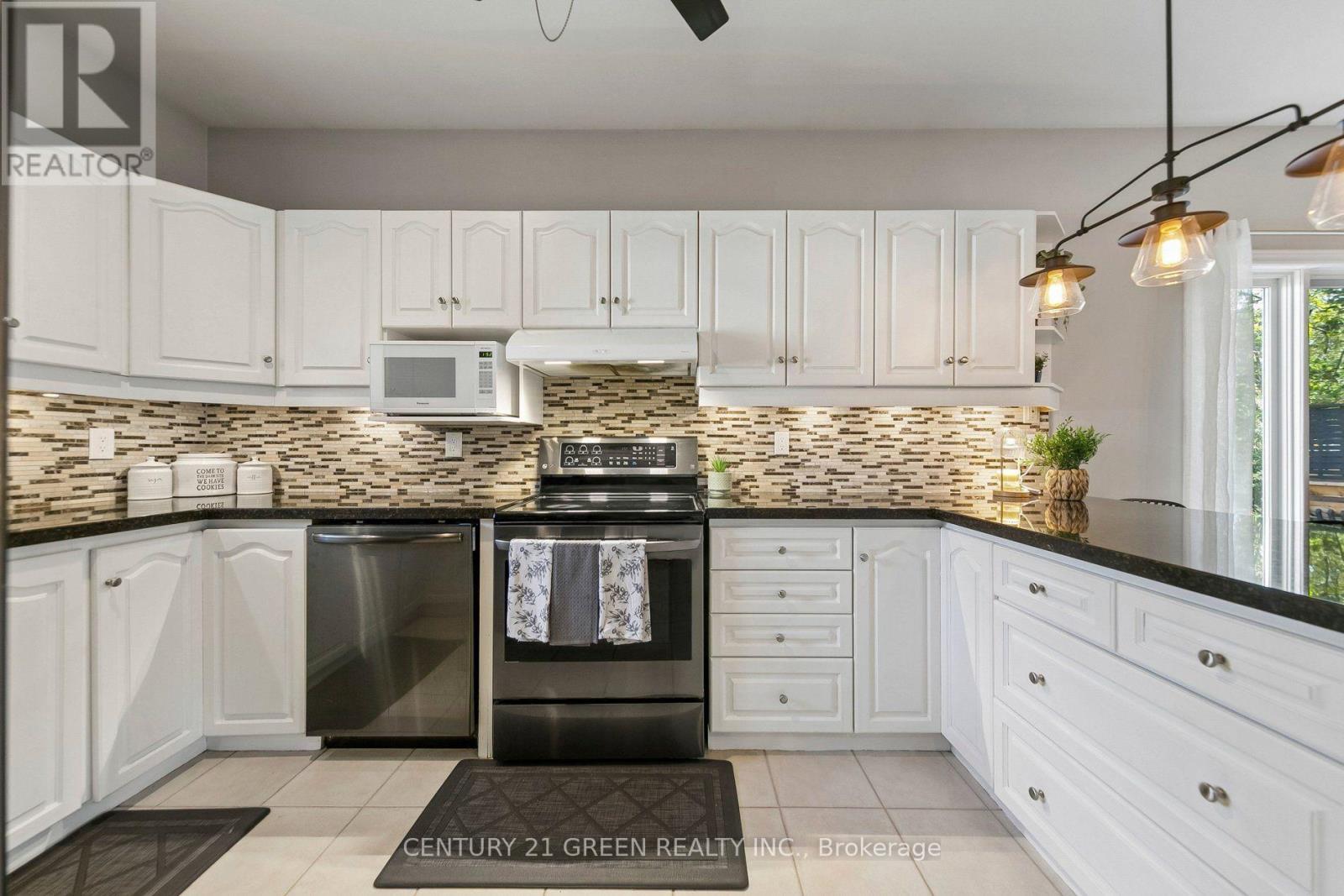 2024 Grovetree Lane, Burlington, Ontario  L7R 4V4 - Photo 13 - W13882286