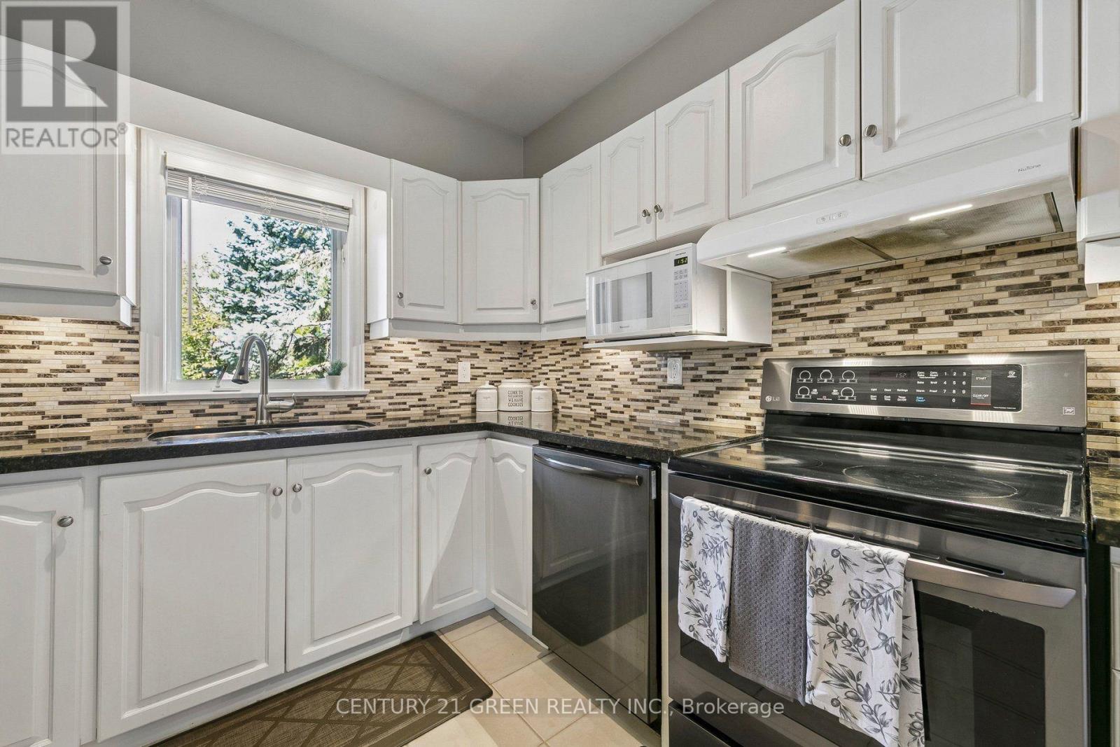 2024 Grovetree Lane, Burlington, Ontario  L7R 4V4 - Photo 14 - W13882286