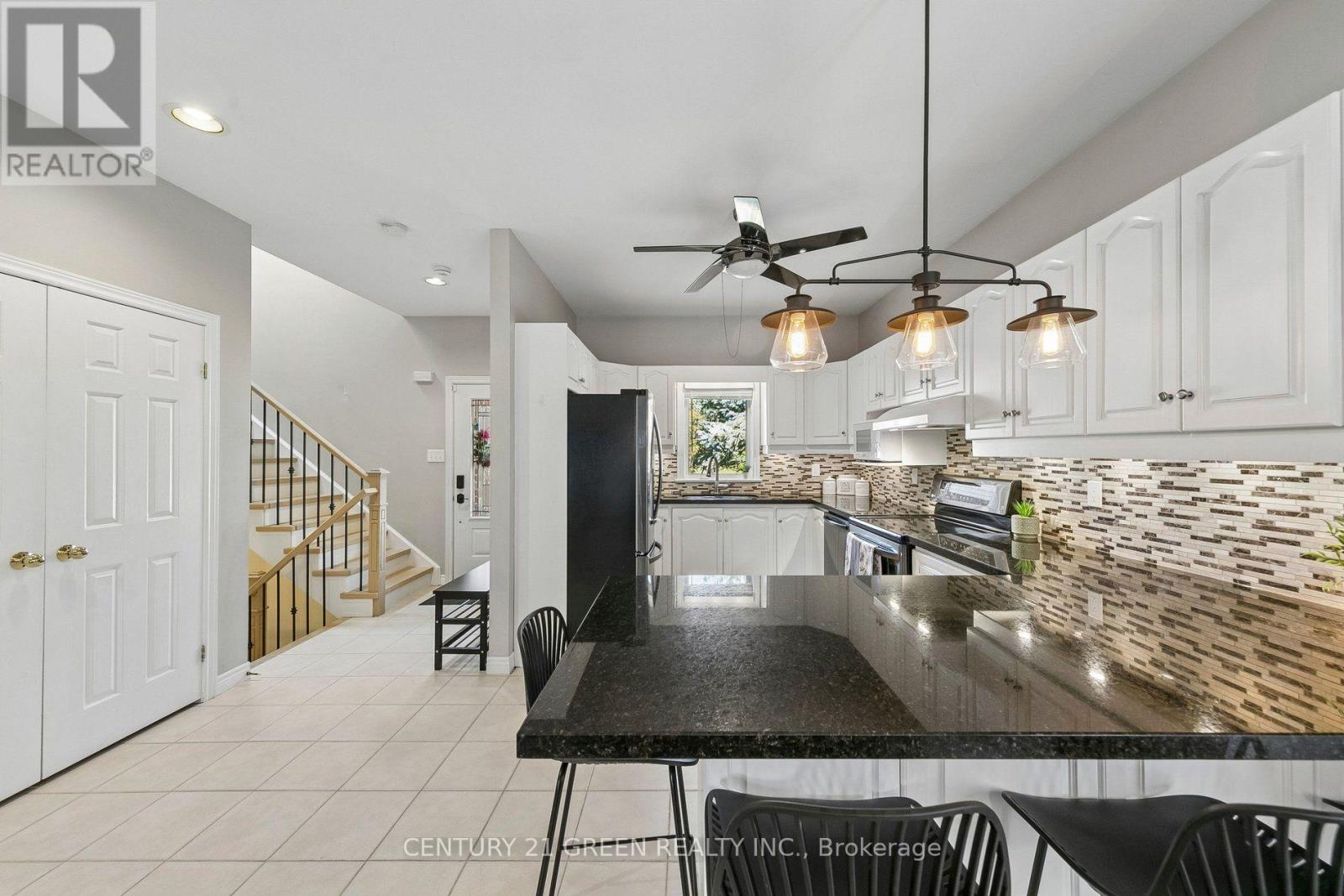 2024 Grovetree Lane, Burlington, Ontario  L7R 4V4 - Photo 18 - W13882286