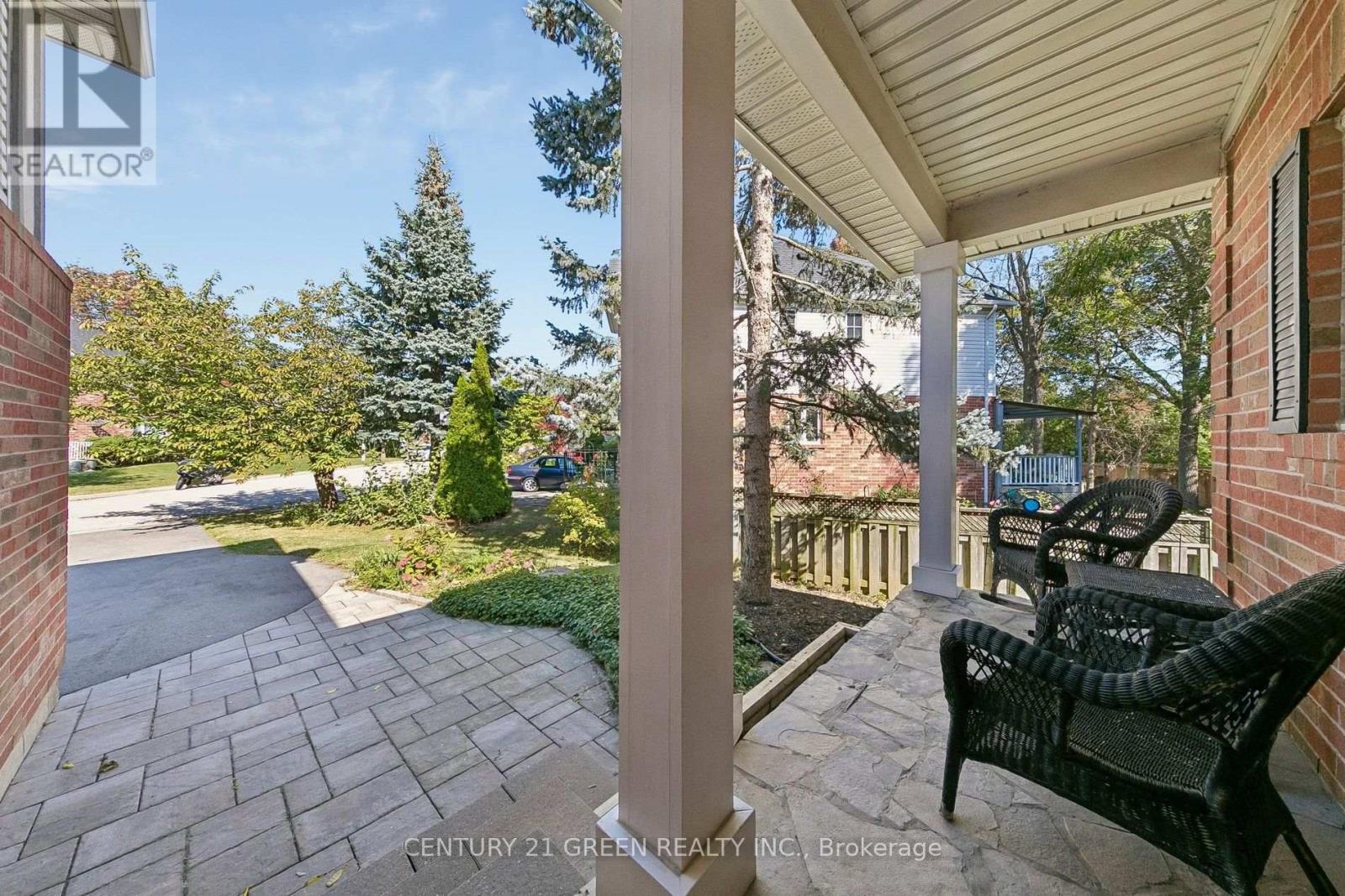 2024 Grovetree Lane, Burlington, Ontario  L7R 4V4 - Photo 4 - W13882286