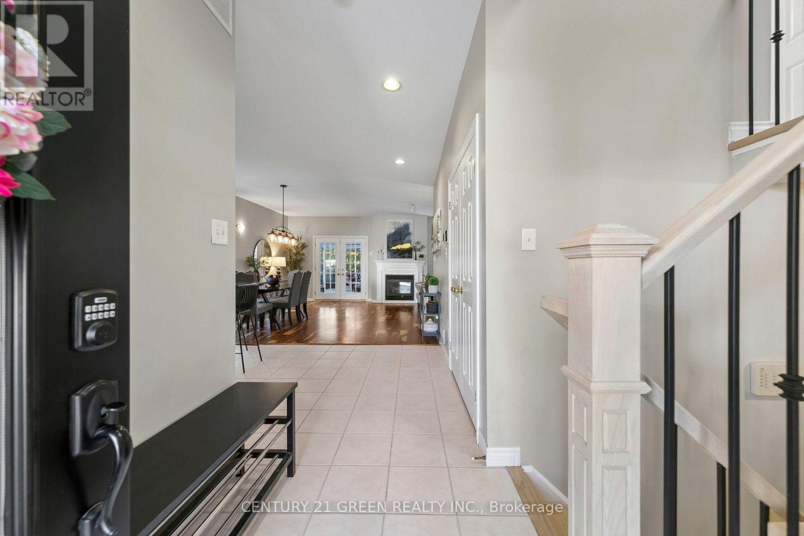 2024 Grovetree Lane, Burlington, Ontario  L7R 4V4 - Photo 6 - W13882286