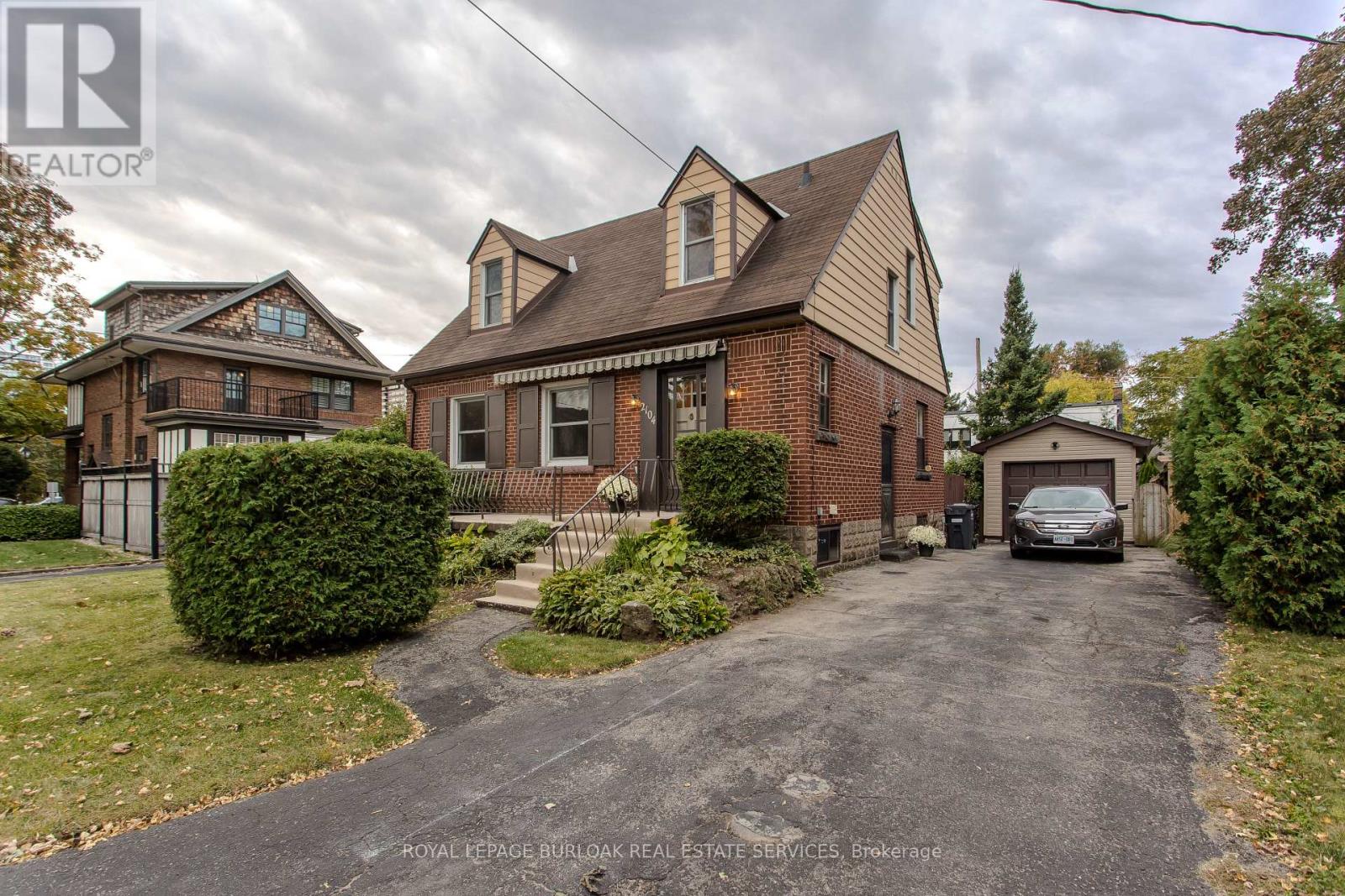 2104 EMERALD CRESCENT, Burlington, Ontario