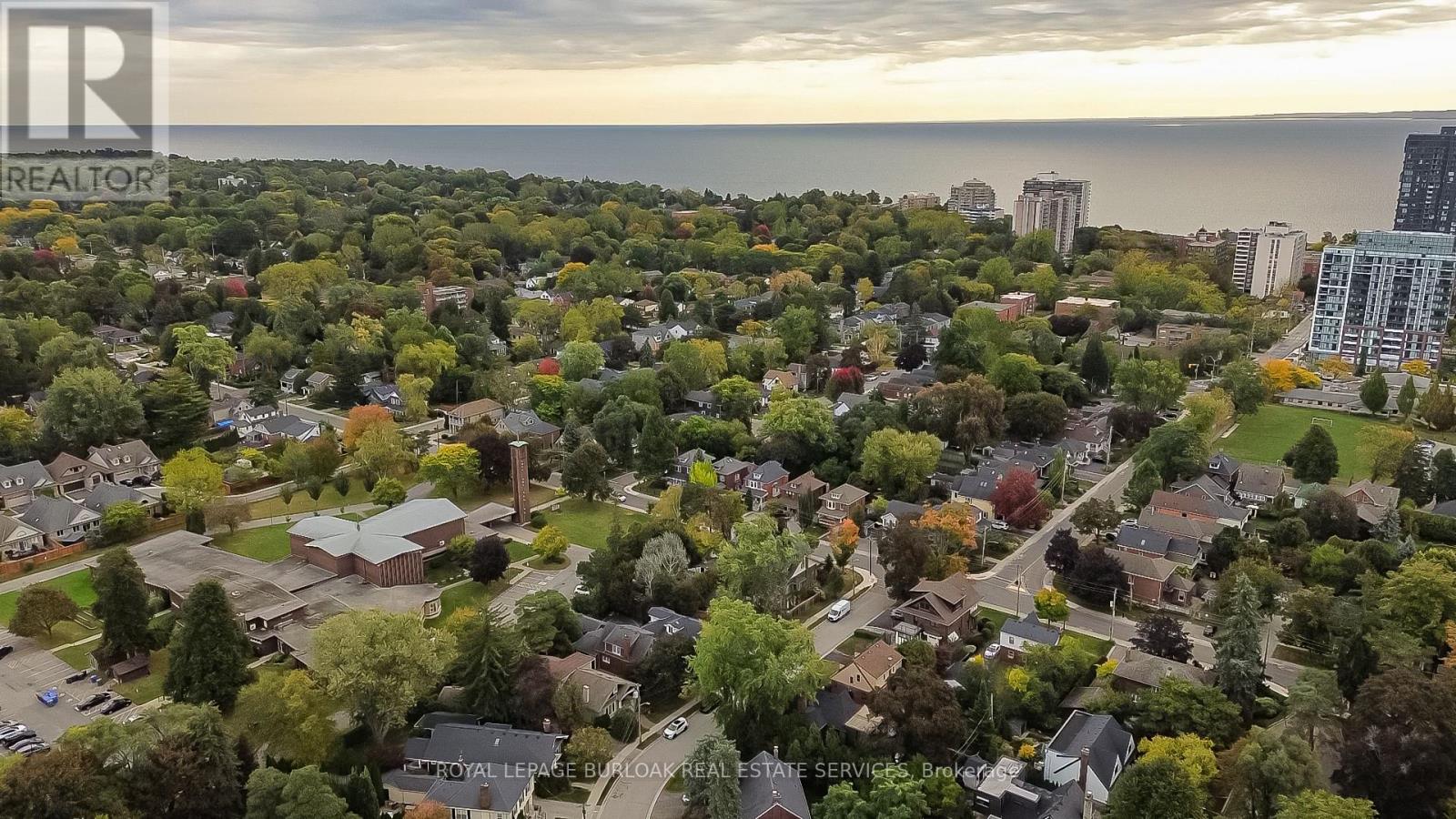 2104 Emerald Crescent, Burlington, Ontario  L7R 1N3 - Photo 2 - W13882294