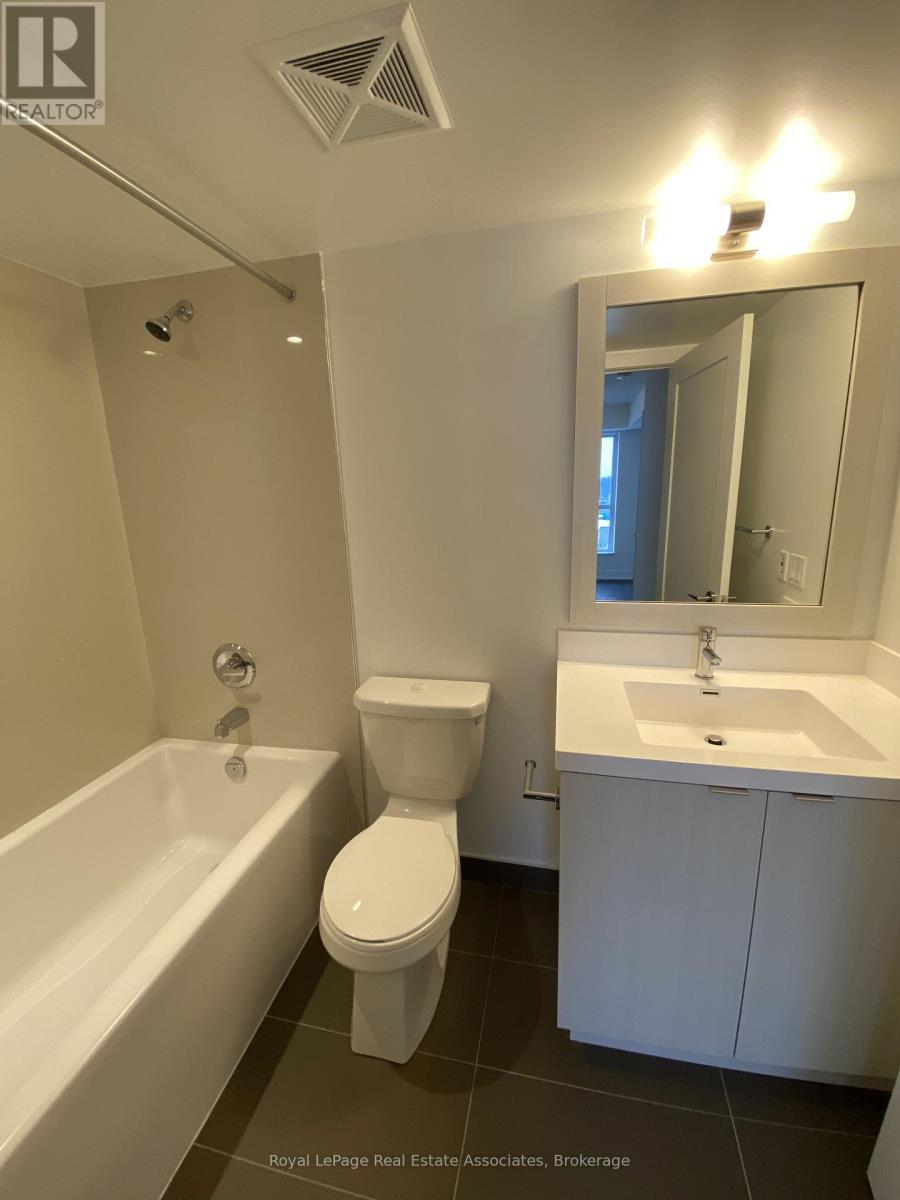 702 - 7 Mabelle Avenue, Toronto, Ontario  M5T 0C9 - Photo 11 - W13882308
