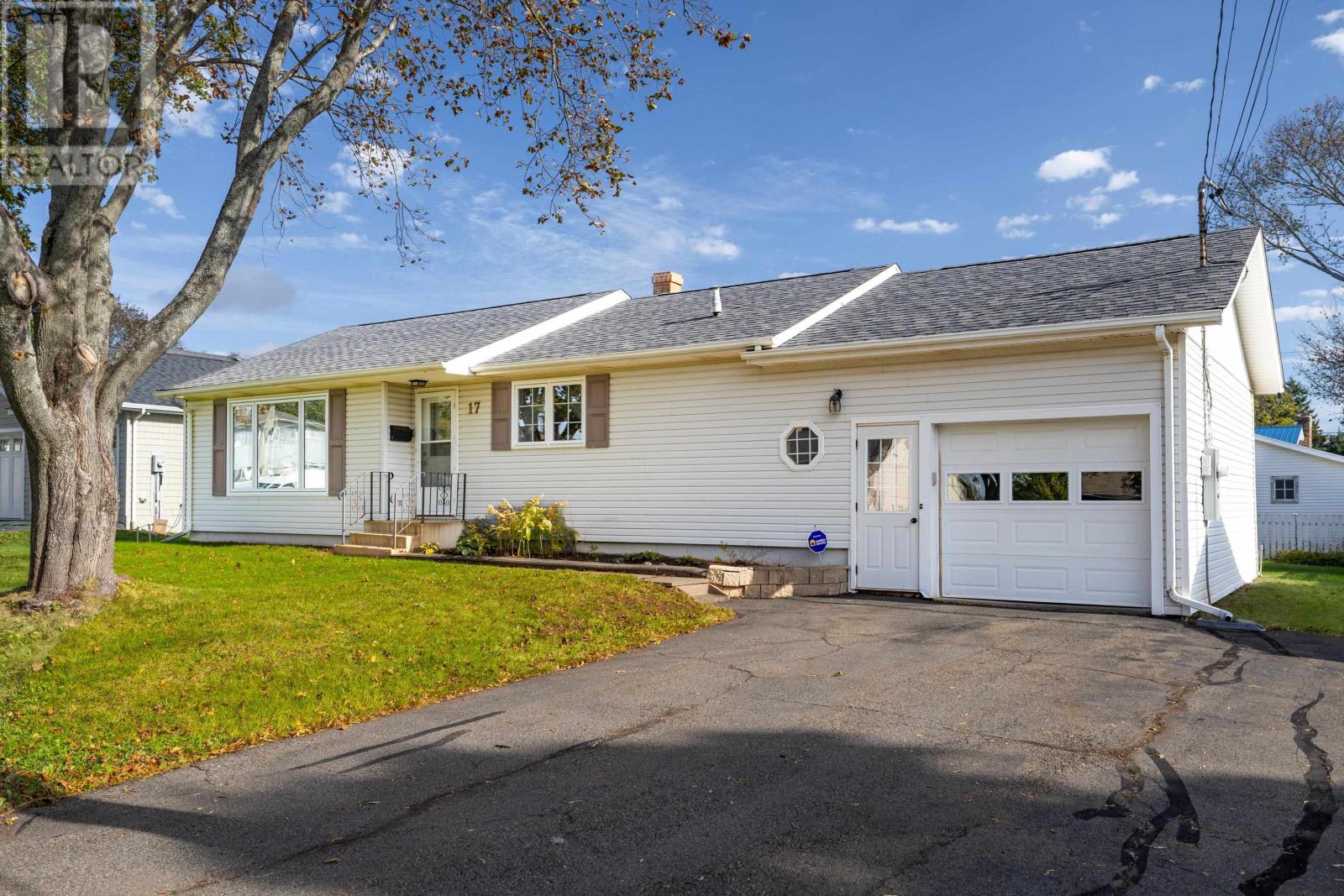 17 Newland Crescent, Charlottetown, Prince Edward Island  C1A 4H4 - Photo 1 - 202625622